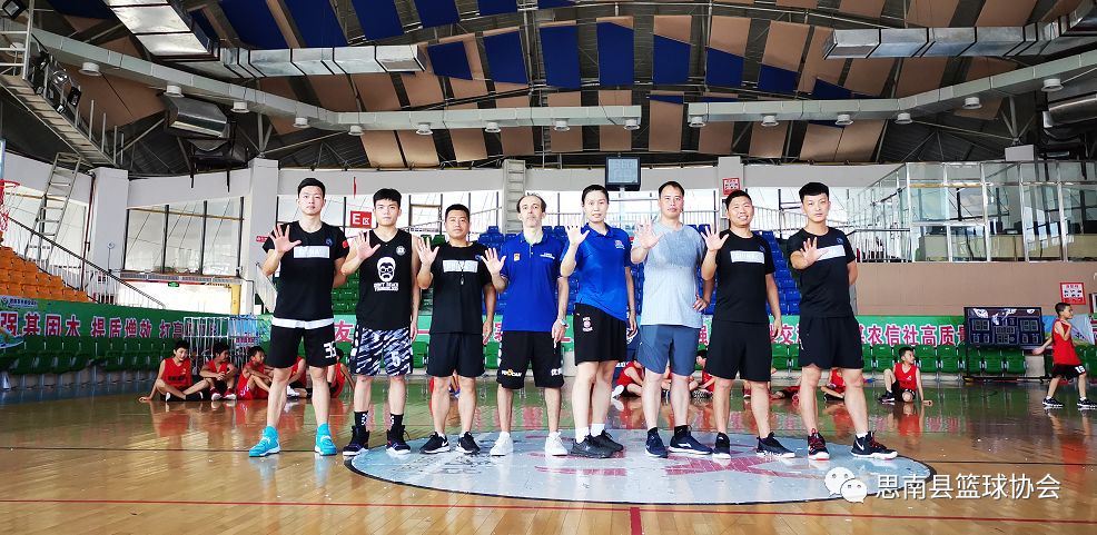 业余篮球爱好者在哪里可以找到表演赛资源_1
